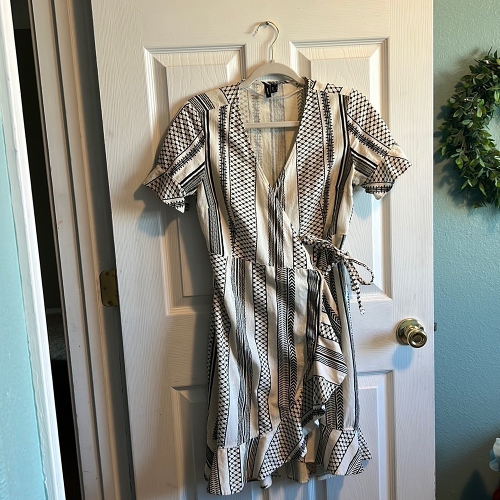Vera Moda Women's Ruffle Trim Short Sleeve Wrap Dress size s.